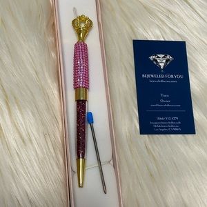 Turn ordinary into extraordinary with our custom bling pens!
